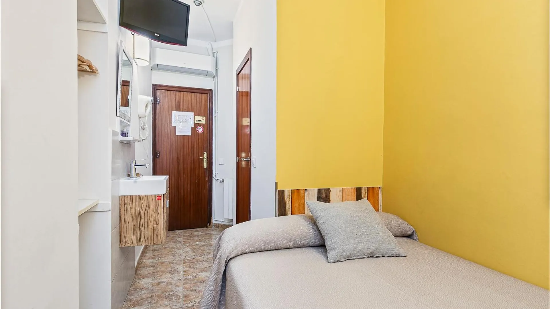 Hostal Santa Ana Barcelona Guest house